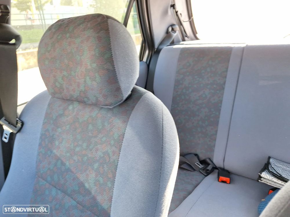 Ford Fiesta 1.25 Ghia - 10