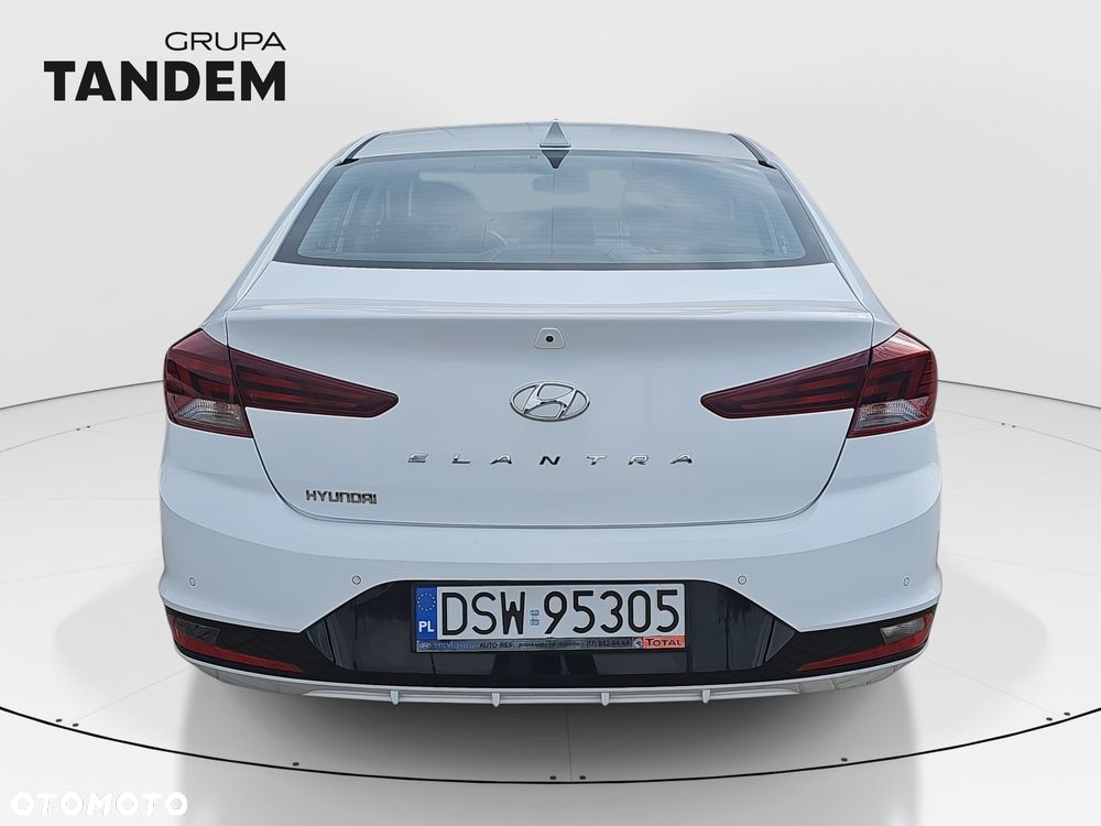 Hyundai Elantra 1.6 Comfort - 6