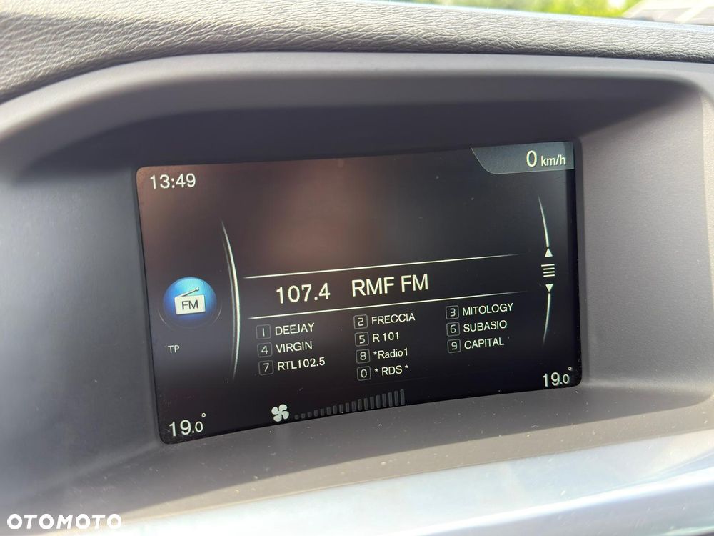 Volvo V60 D2 Momentum - 19