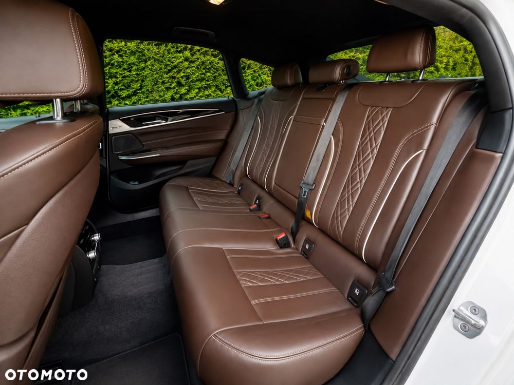 BMW 6GT - 9