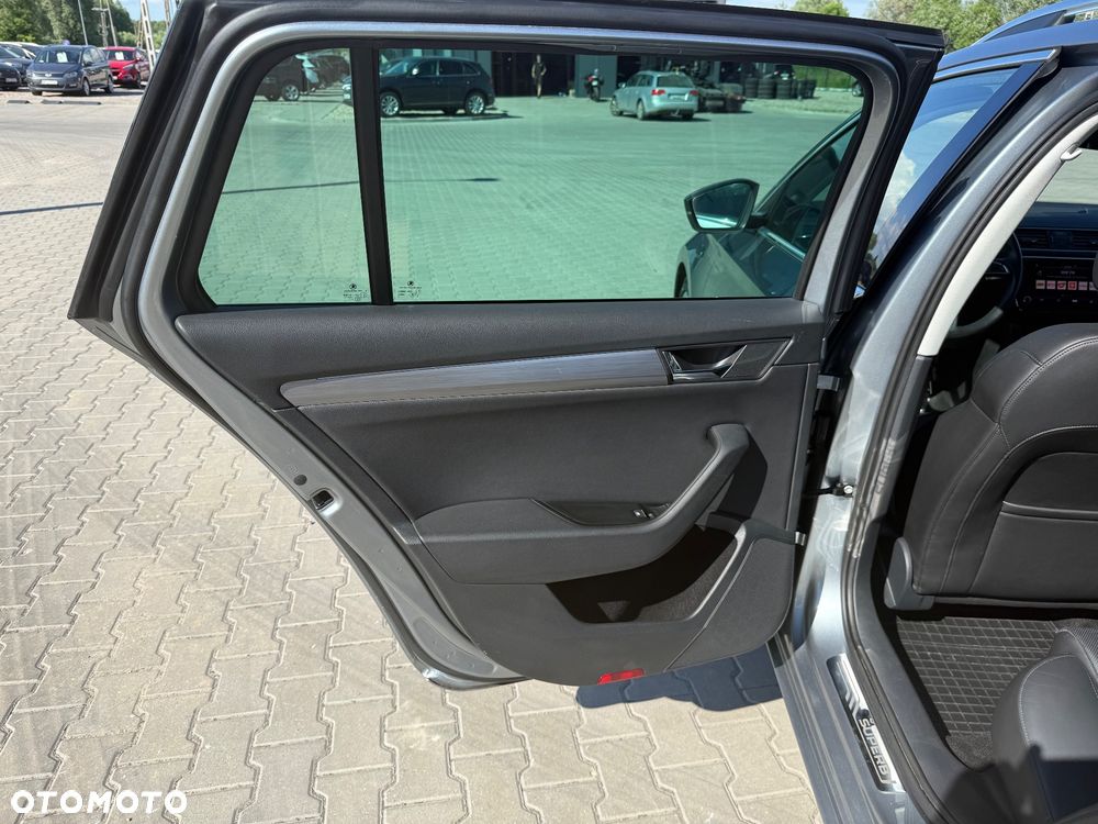 Skoda Superb 2.0 TDI DSG Style - 17
