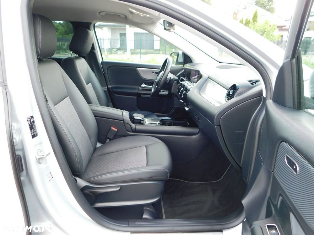 Mercedes-Benz GLA - 9