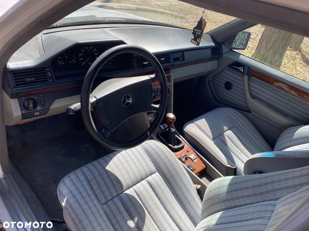 Mercedes-Benz W124 (1984-1993) - 13