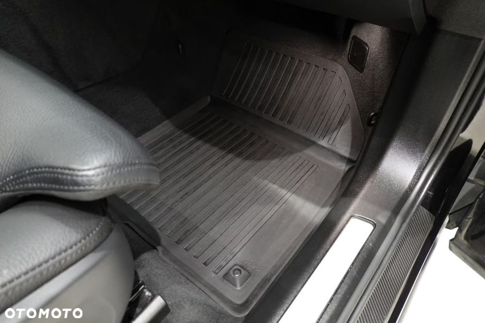 Volvo XC 60 T6 Plug-In Hybrid AWD R-Design - 35