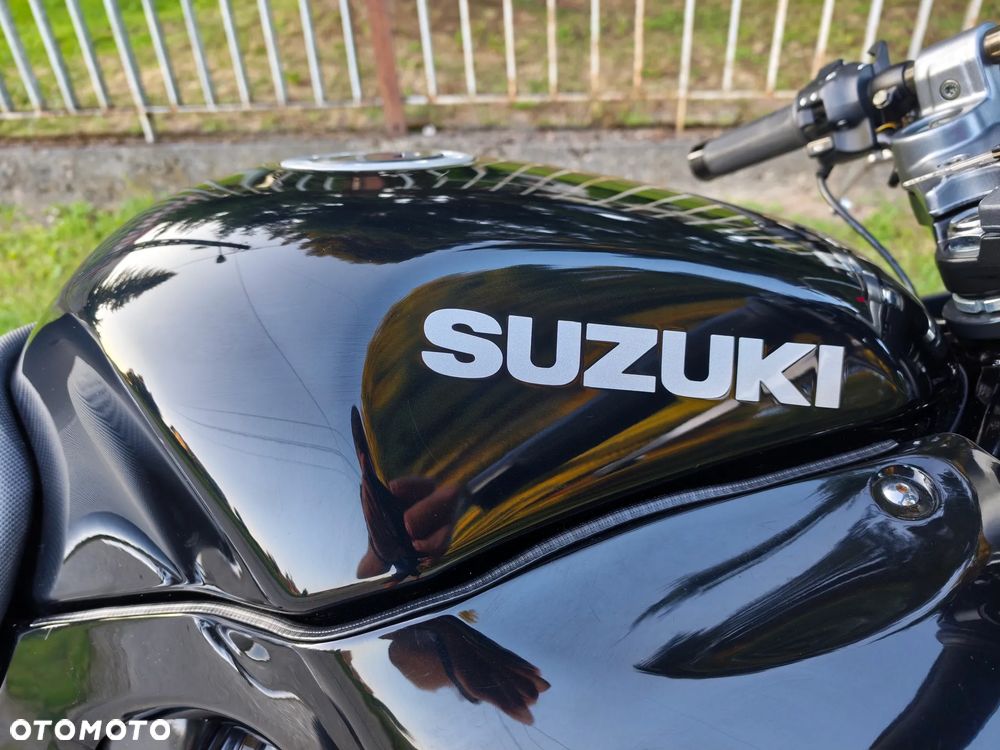 Suzuki GSX - 11