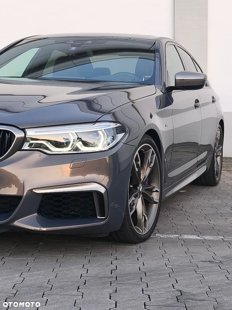 BMW Seria 5 M550i xDrive sport - 35