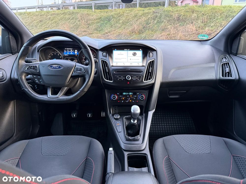 Ford Focus 1.0 EcoBoost Start-Stopp-System ST-LINE STYLE - 11