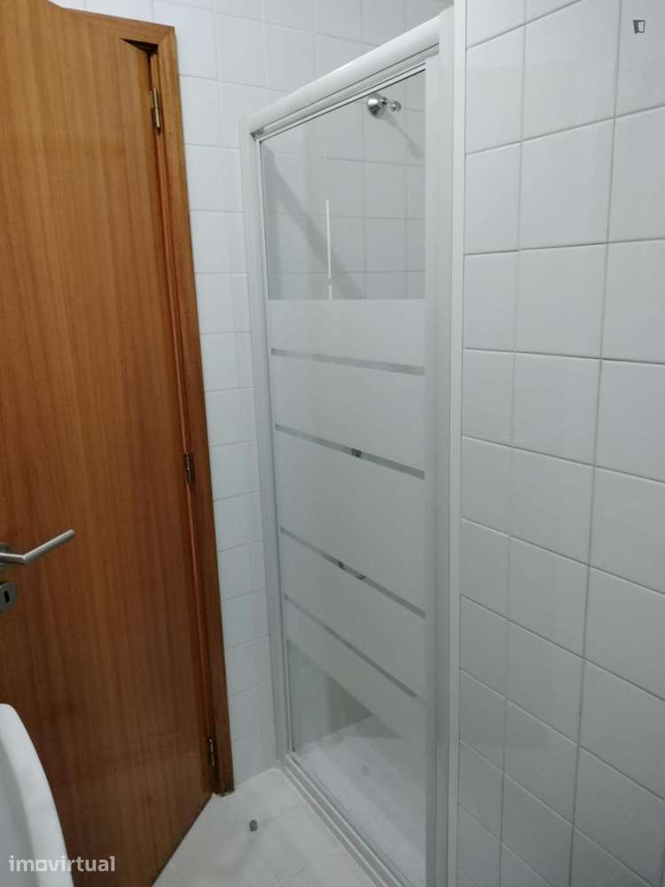 Quarto - localizado em Vilar de Andorinho Porto - Grande imagem: 5/10