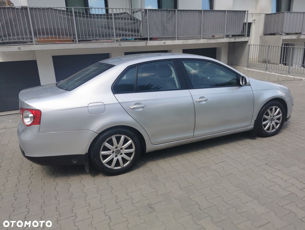 Volkswagen Jetta - 3