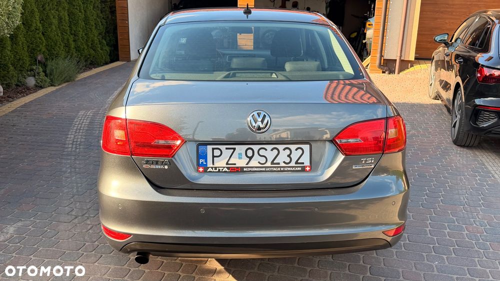 Volkswagen Jetta - 4
