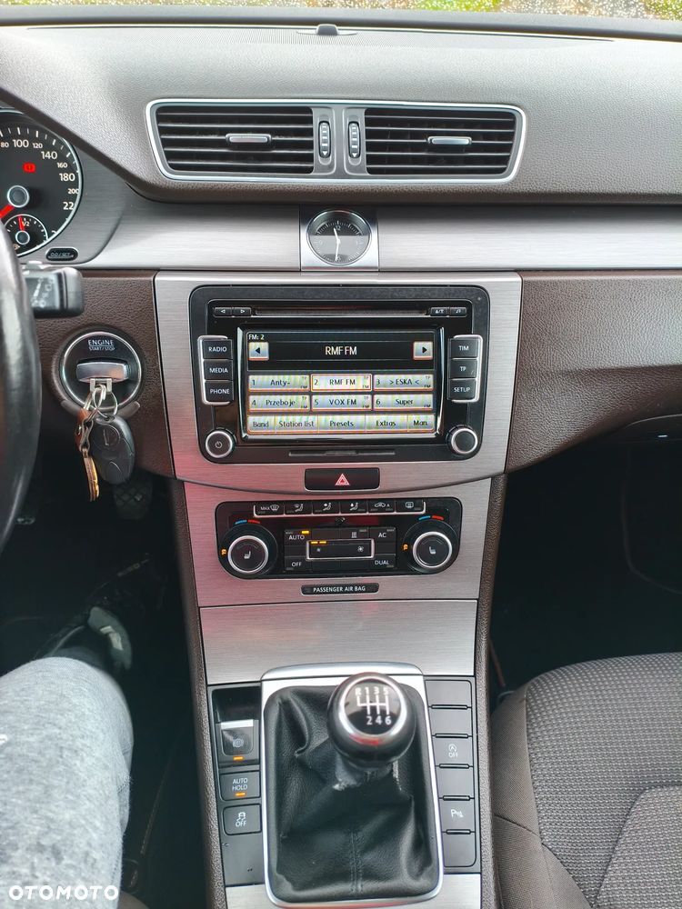Volkswagen Passat - 10