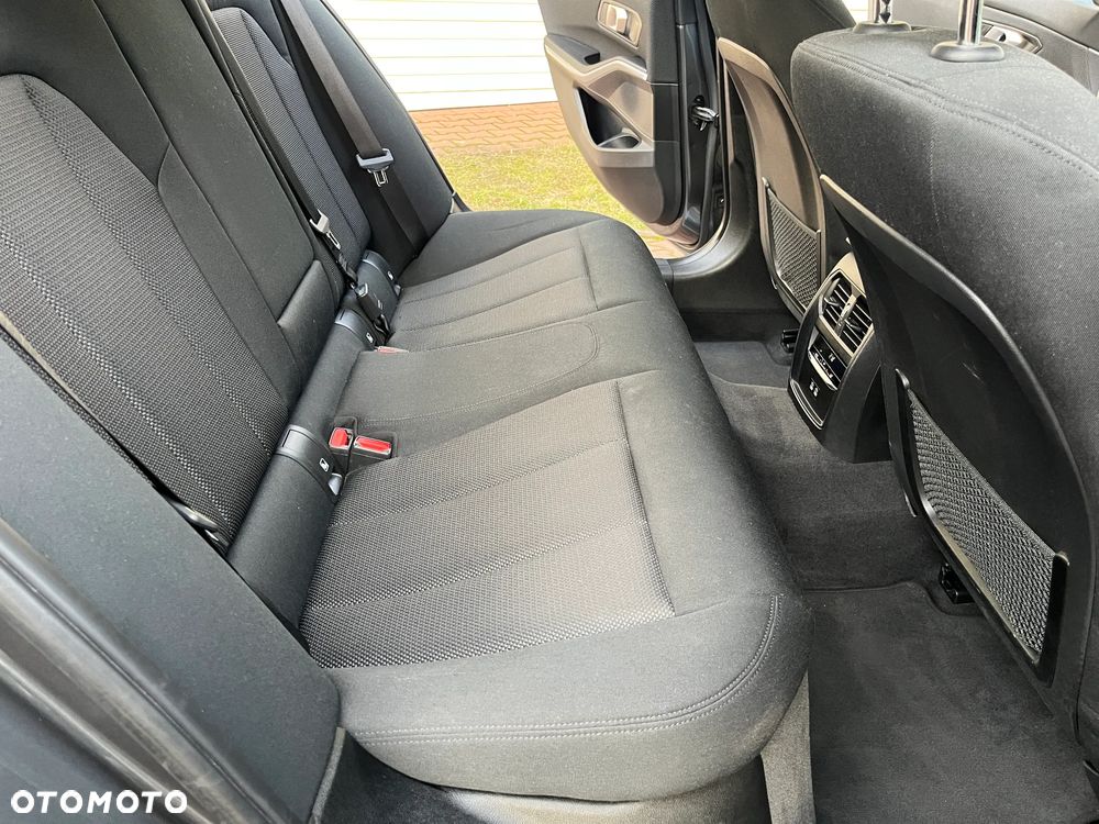 BMW Seria 3 320i xDrive - 24