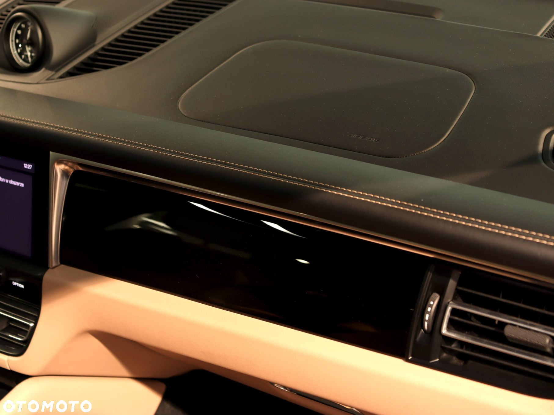 Porsche Macan - 24