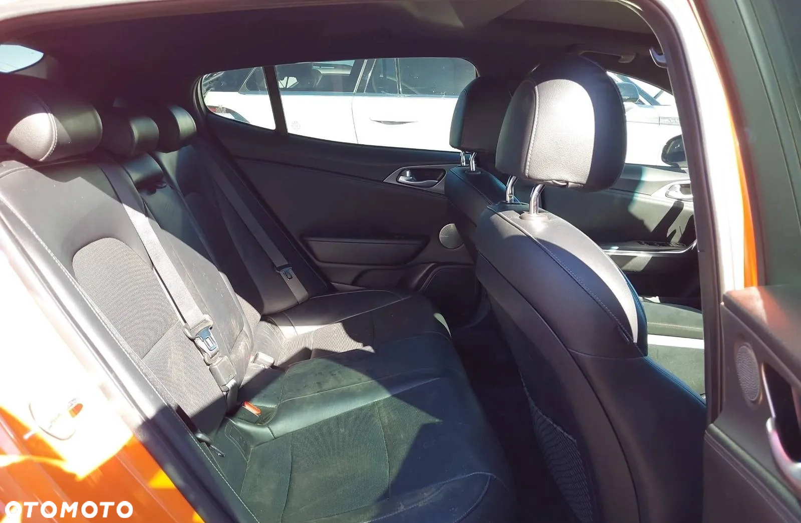 Kia Stinger - 12