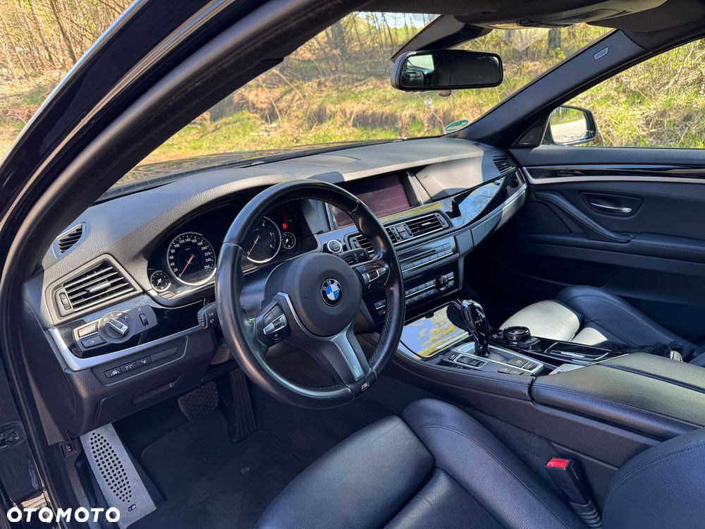 BMW Seria 5 520d xDrive - 12