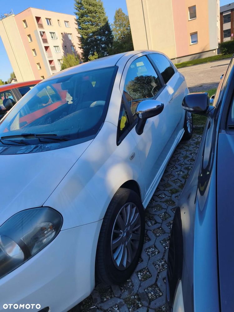 Fiat Grande Punto 2009 photo 2