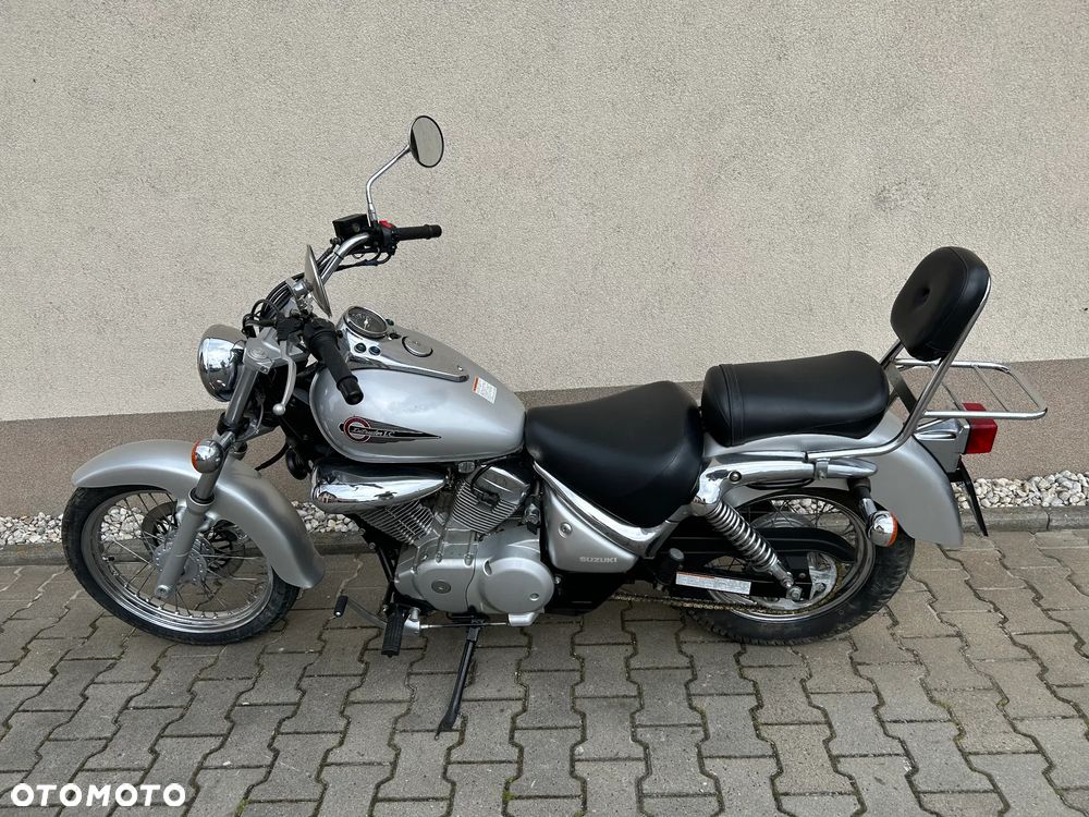 Suzuki Intruder - 11