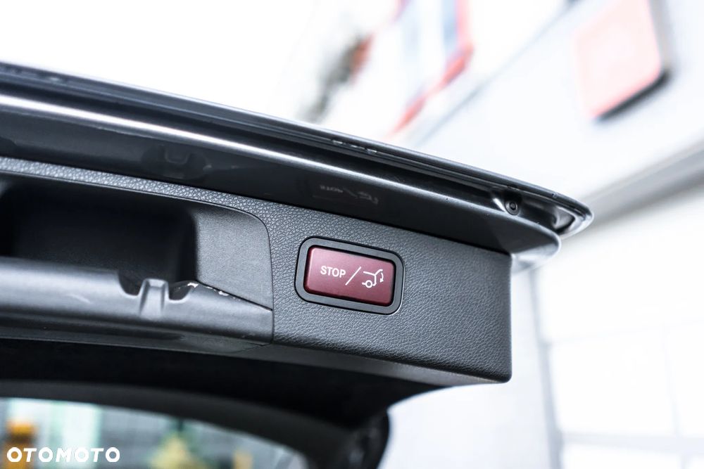 Mercedes-Benz Klasa E 220 d 4-Matic 9G-TRONIC - 17