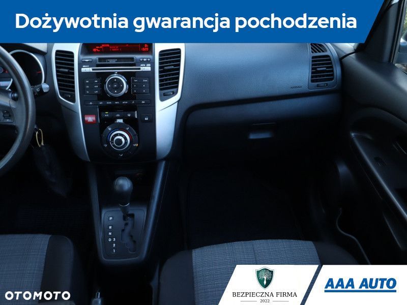 Kia Venga - 10
