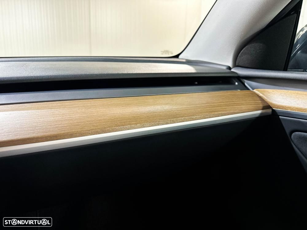 Tesla Model Y Long Range Dual Motor AWD - 31