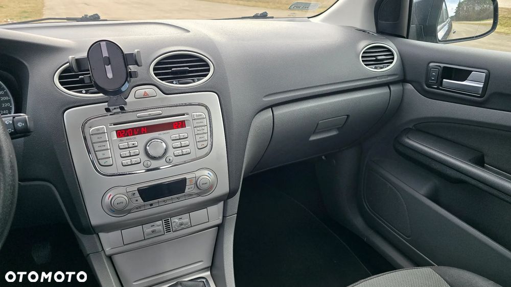 Ford Focus 1.6 Ti-VCT Ghia - 31