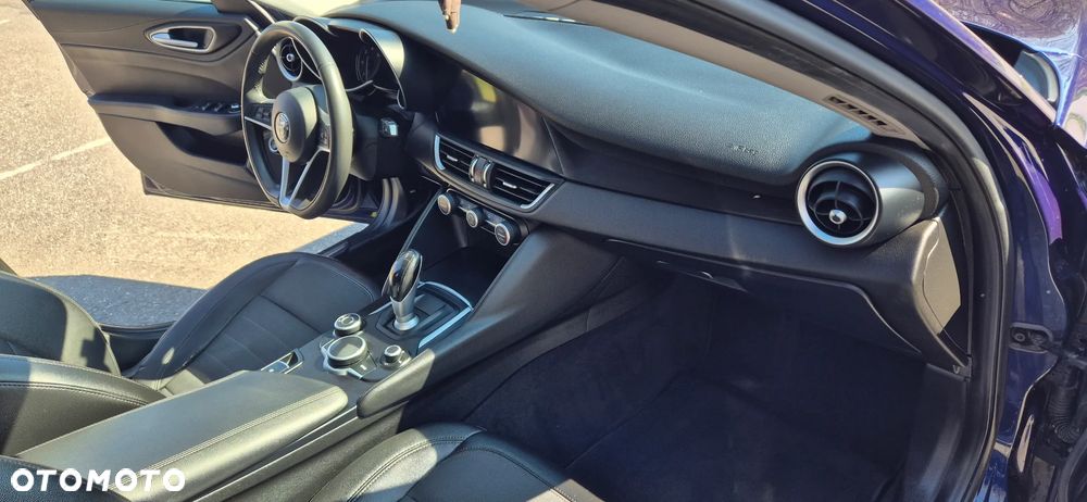 Alfa Romeo Giulia 2.2 AT8 - 16