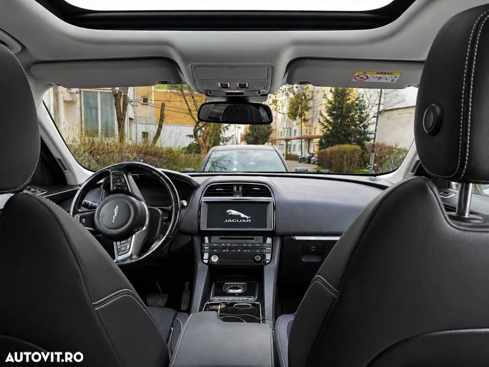 Jaguar F-Pace - 1