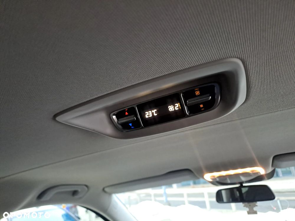 Mercedes-Benz Klasa V 220 d Avantgarde 9G-Tronic (d³ugi) - 25