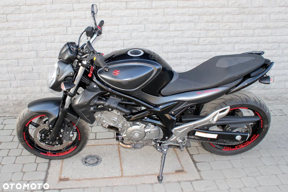 Suzuki Gladius - 1