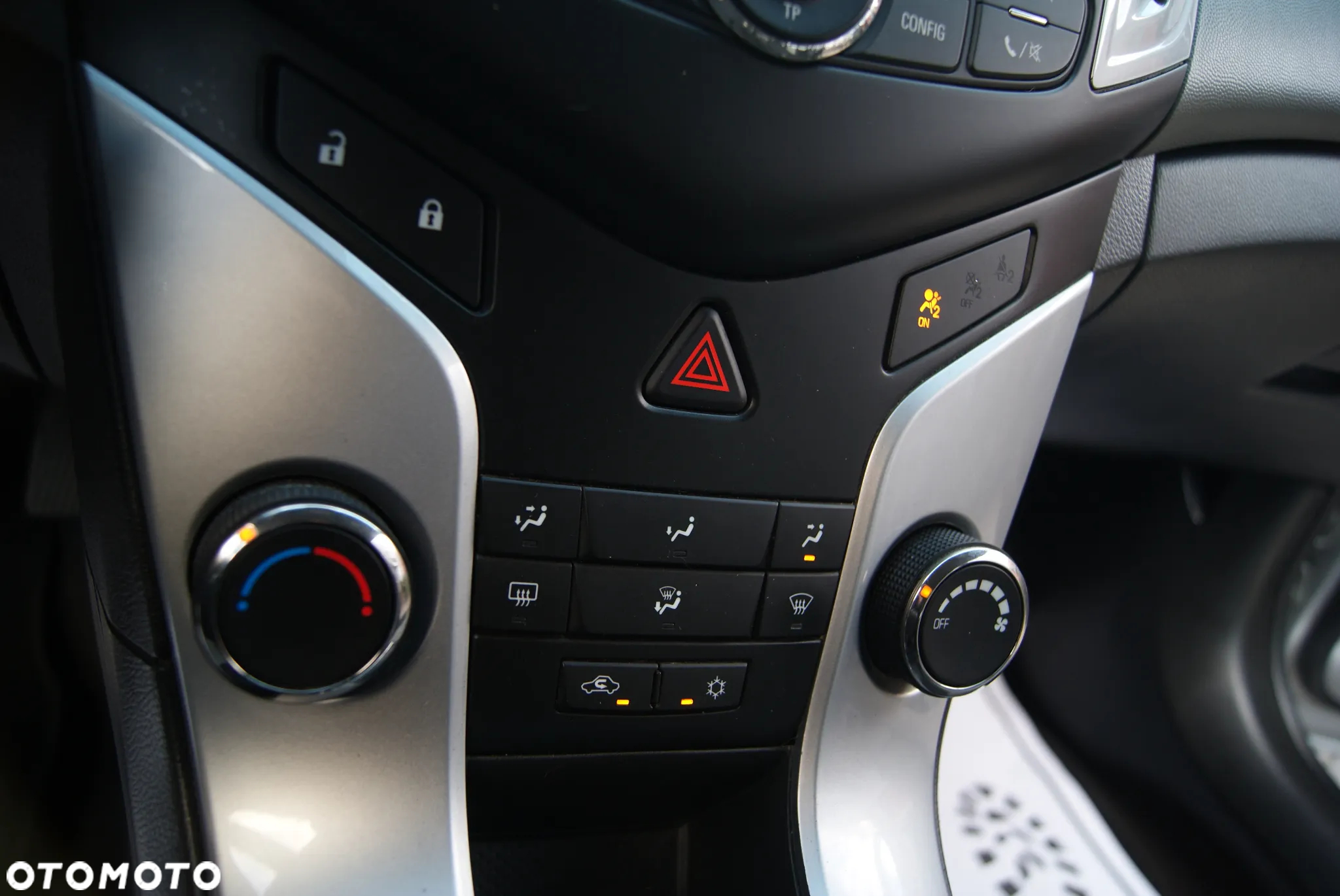 Chevrolet Cruze 1.6 LS - 24