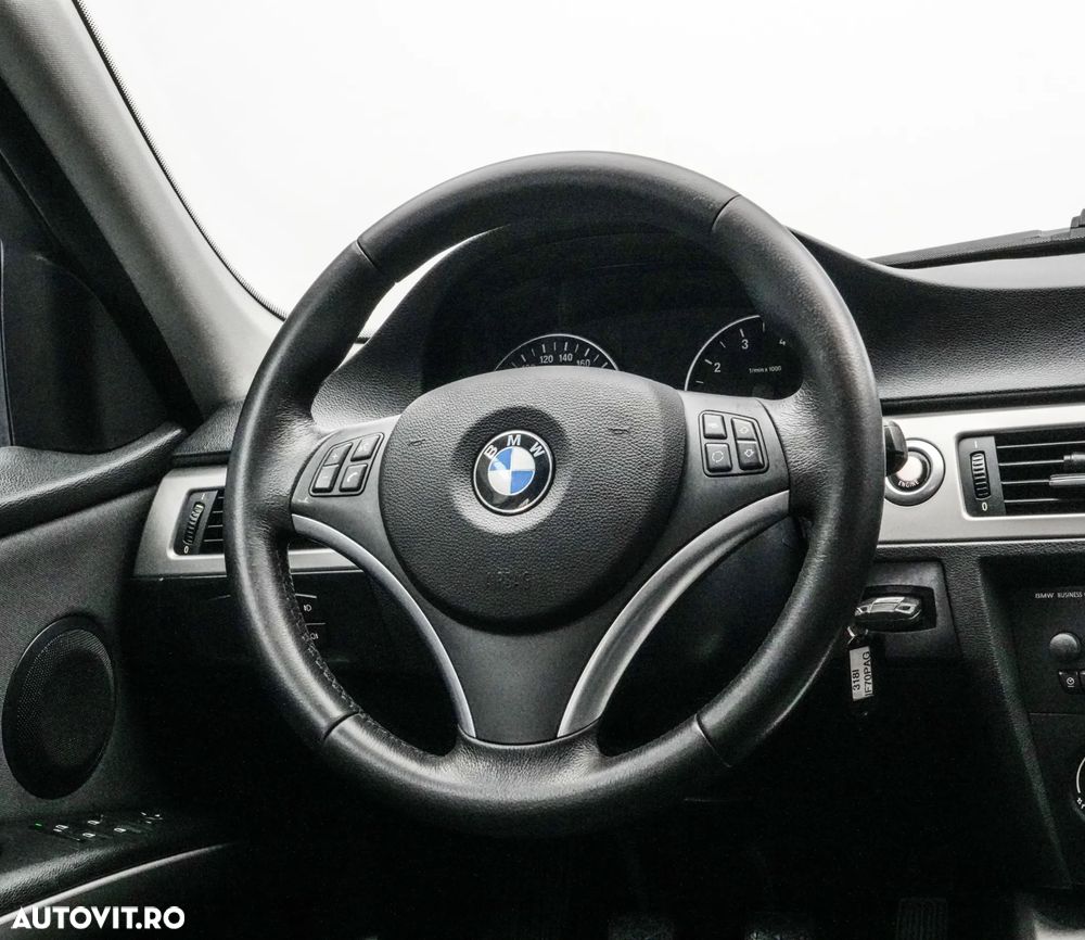 BMW Seria 3 318i - 17