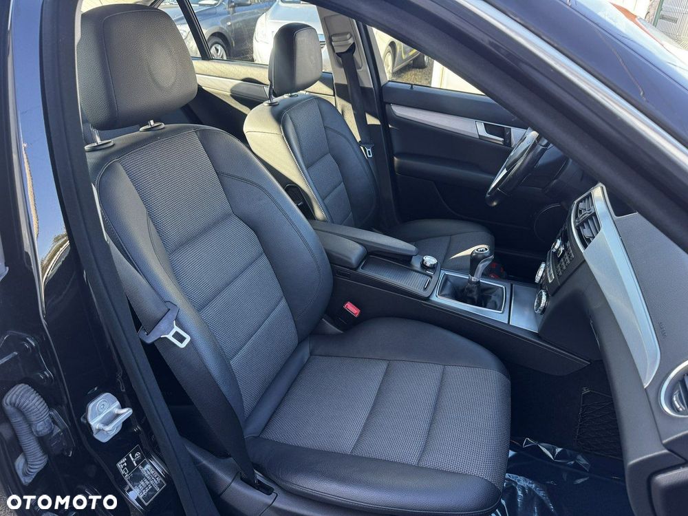 Mercedes-Benz Klasa C 180 CGI BlueEff Avantgarde - 12