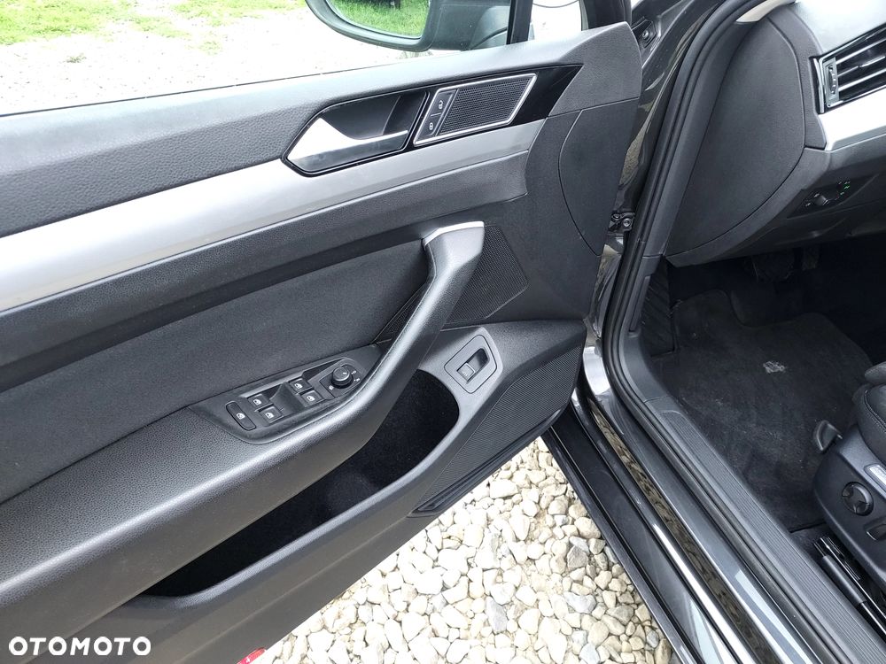Volkswagen Passat - 18
