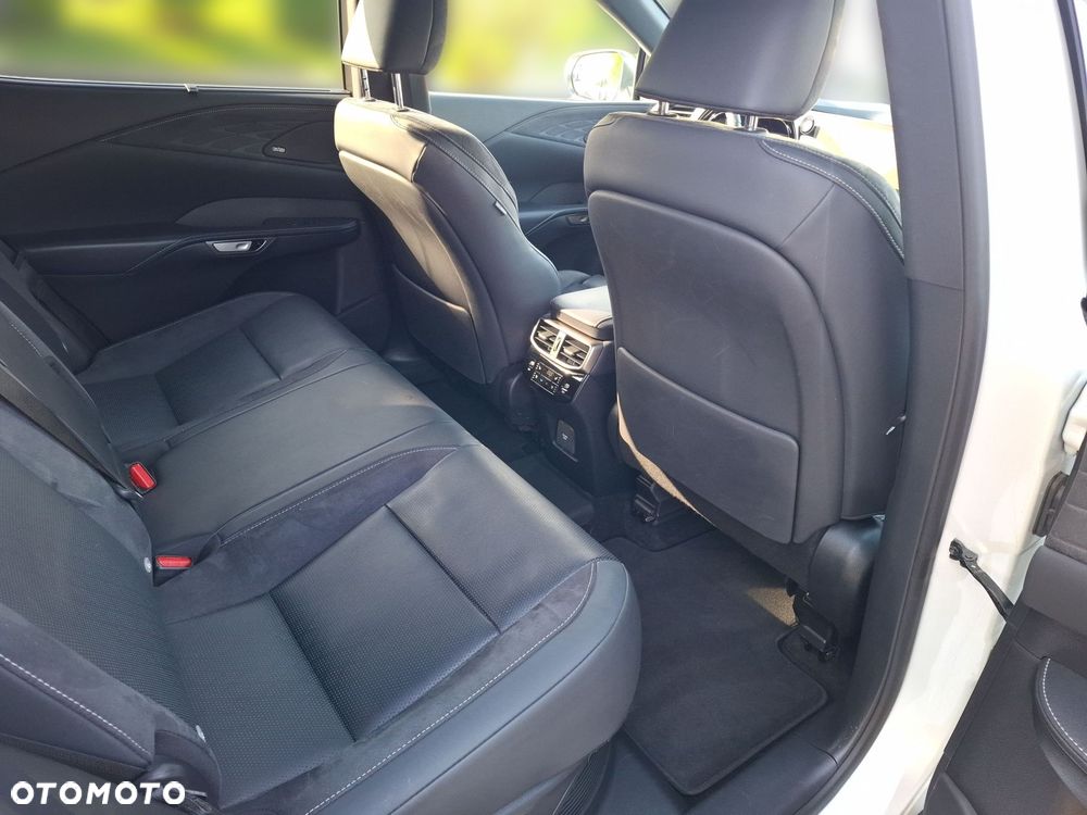 Lexus RX 450h+ Omotenashi - 18
