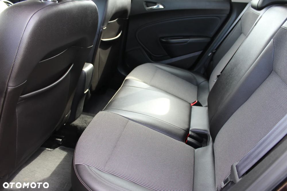 Opel Astra 1.4 T Cosmo S&S - 11