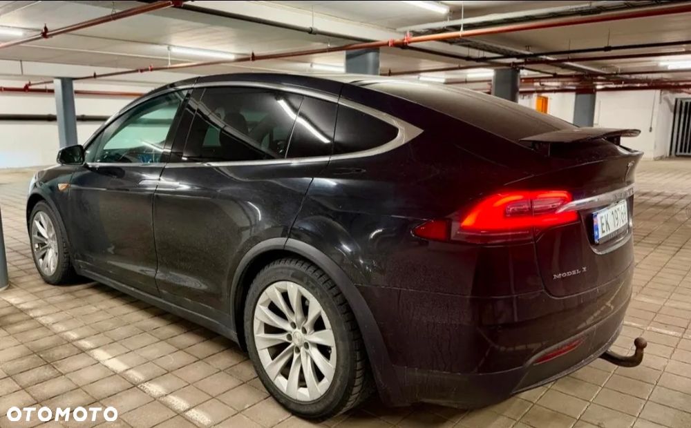 Tesla Model X - 6