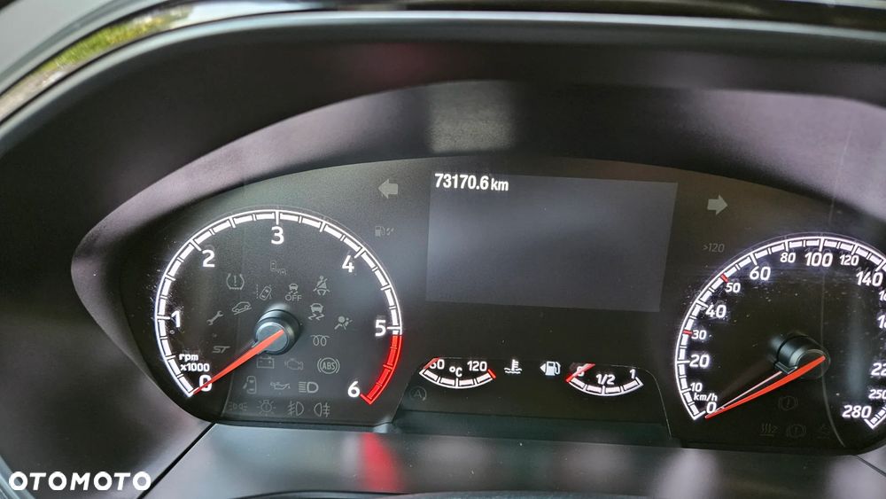 Ford Focus 2.0 EcoBlue S&S ST - 26