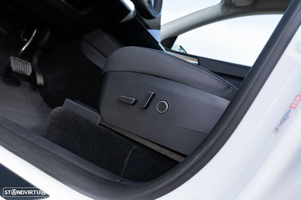 Tesla Model Y Long Range Dual Motor AWD - 15