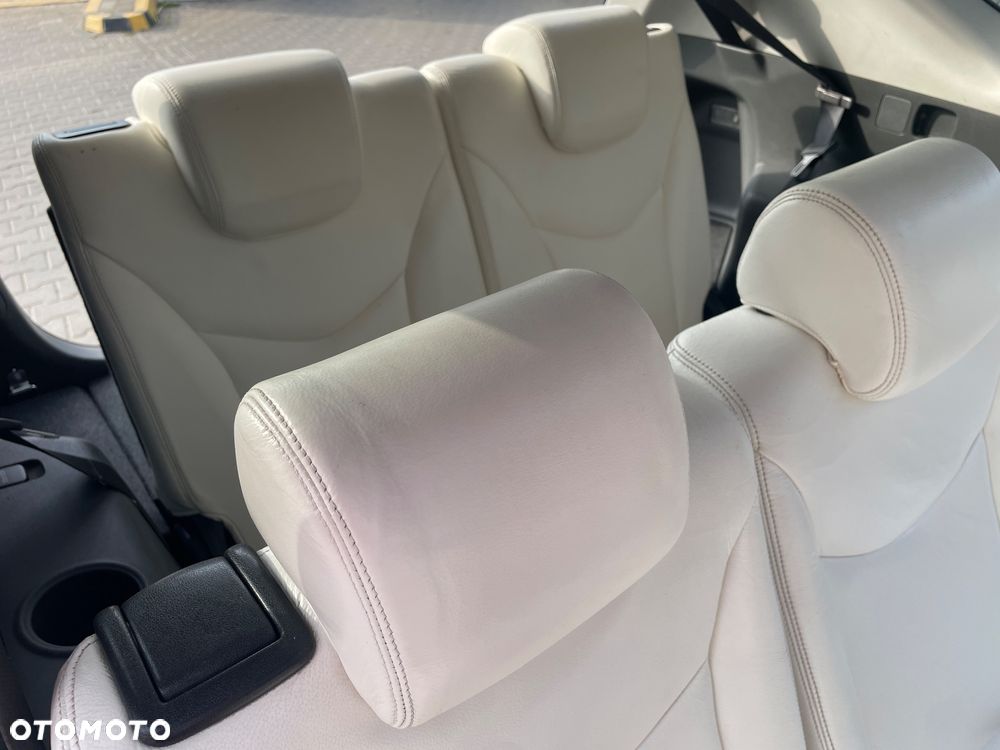 Toyota Prius+ (Hybrid) Executive - 9