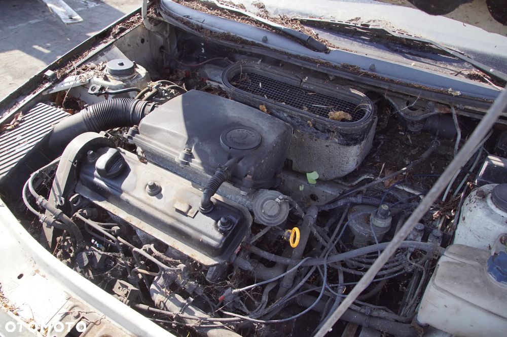 Auto na części - Skoda Felicia Pickup 1.9 D 64 KM AEF 002300041R 1998R Silnik Skrzynia Drzwi Szyba Maska Lampa Lusterko Deska Kokpit Sterownik Moduł Czujnik Fotel Licznik Kierownica - 17