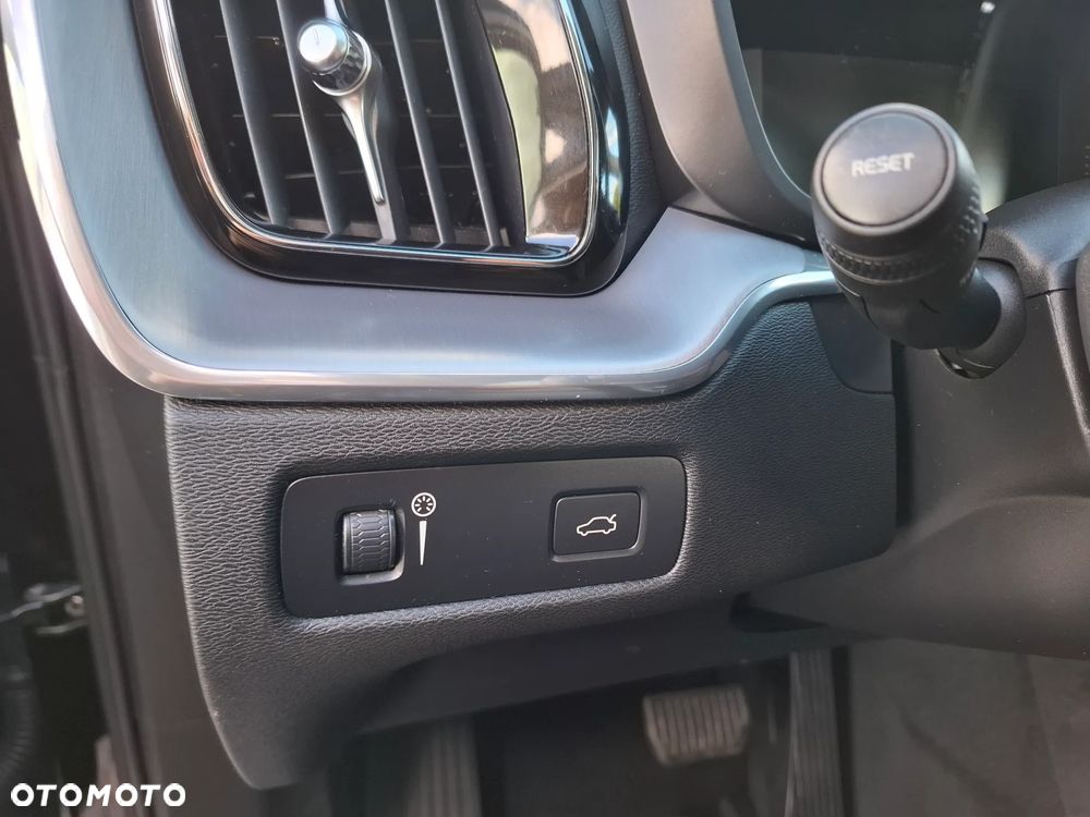 Volvo XC 60 D4 Momentum - 16