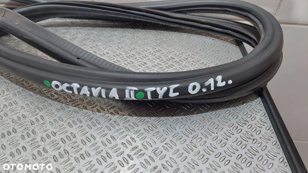 USZCZELKA KLAPY BAGAŻNIKA SKODA OCTAVIA II 2 LIFT KOMBI R2012 - 2