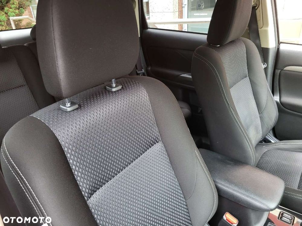 Mitsubishi Outlander - 26