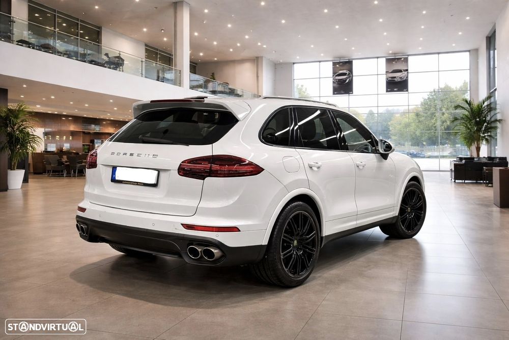 Porsche Cayenne S E-Hybrid - 4