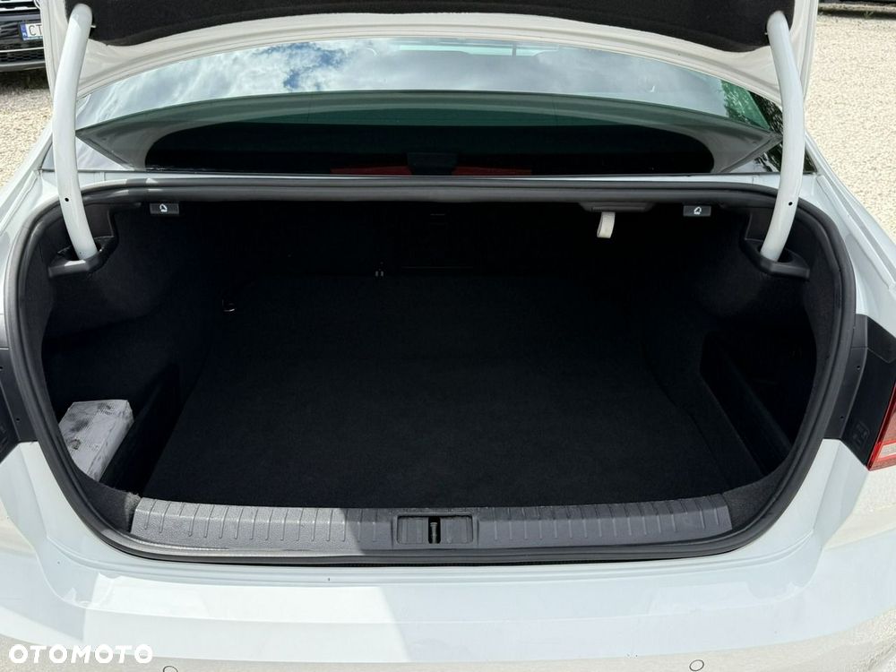 Volkswagen Passat 2.0 TDI EVO Business DSG - 16