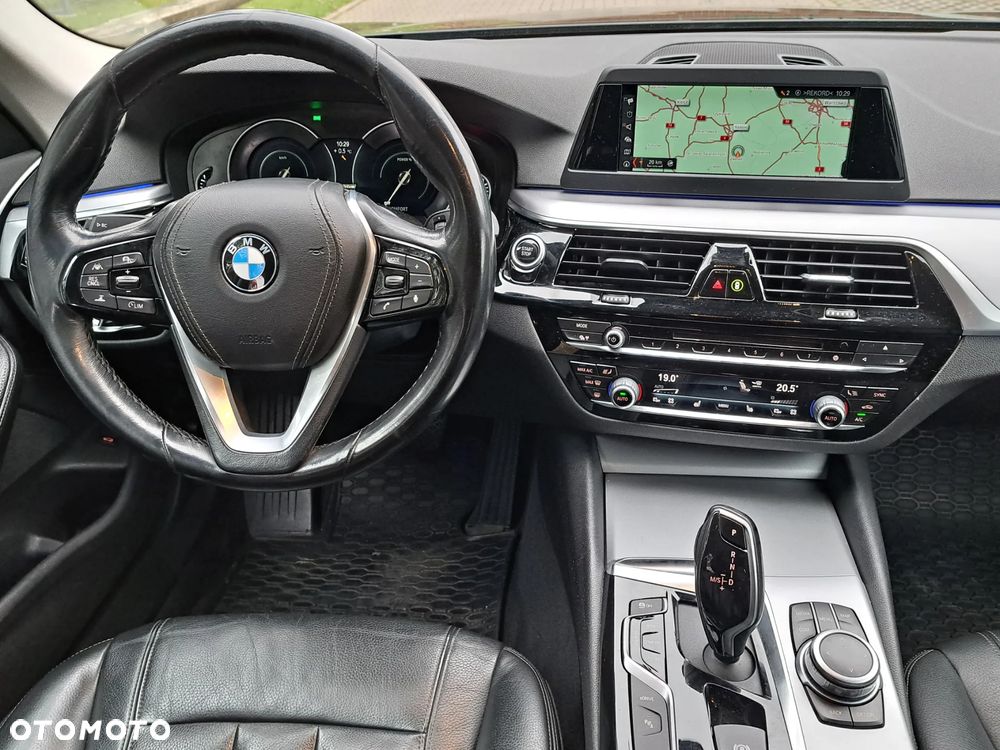 BMW Seria 5 530e iPerformance - 14