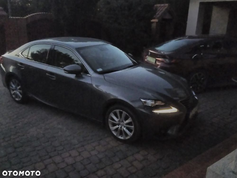 Lexus IS 300h Prestige - 20