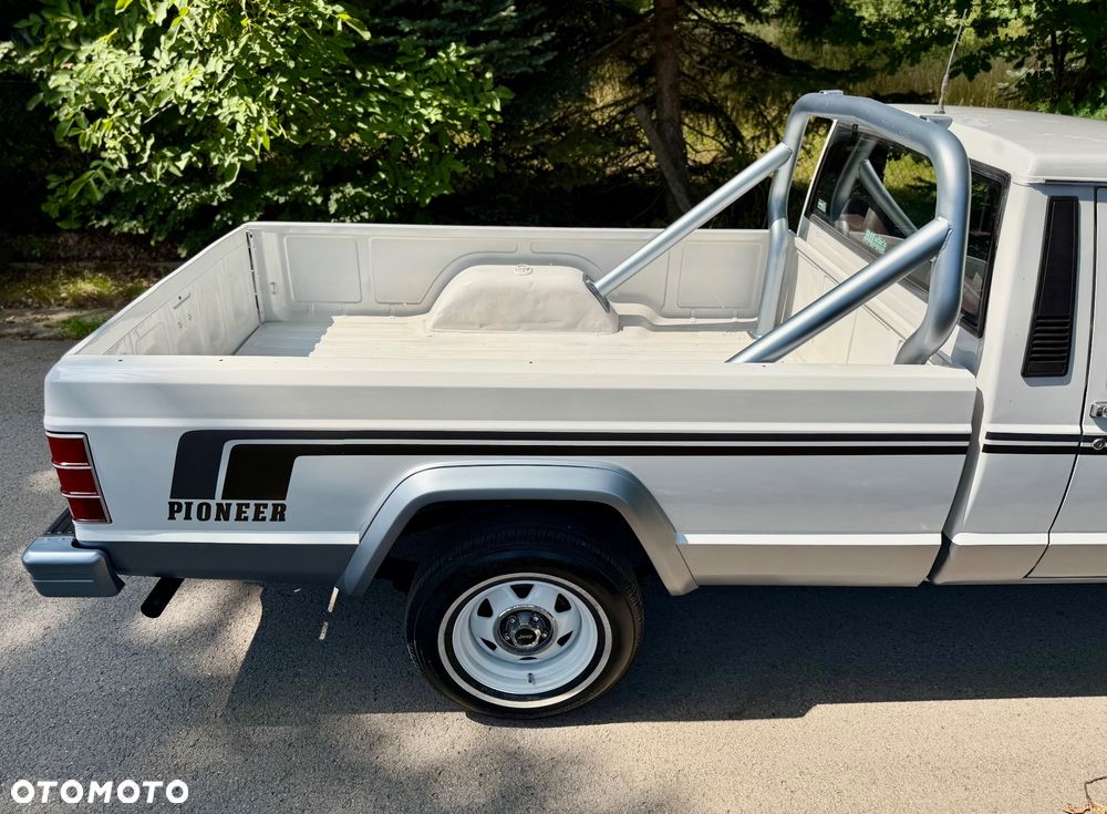 Jeep Comanche - 5