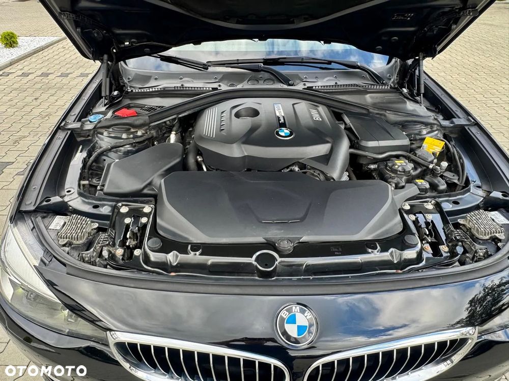 BMW 3GT 330i xDrive - 12