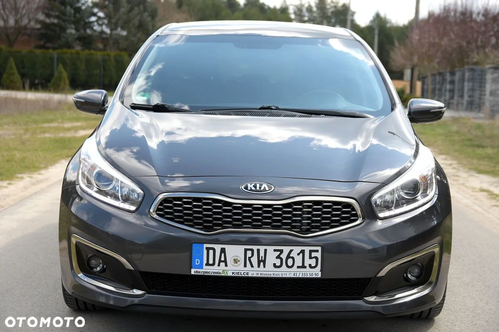 Kia Ceed - 12